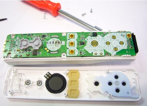 ¿Que hay dentro de un Wiimote?