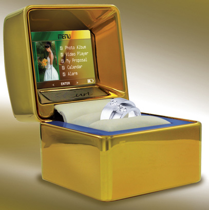 Caja de anillo con pantalla LCD: para novios geek