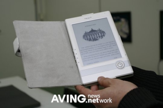 NEOLUX presenta su lector de e books NUUT