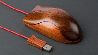 Ratón hecho de madera exótica