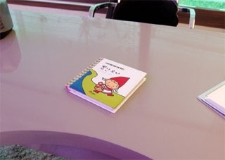 Lee un libro sin pasar sus páginas gracias a RFID