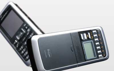 Radiden, móvil DoCoMo y Sony Ericsson con TV y FM Foto Radiden, móvil DoCoMo y Sony Ericsson con TV y FM