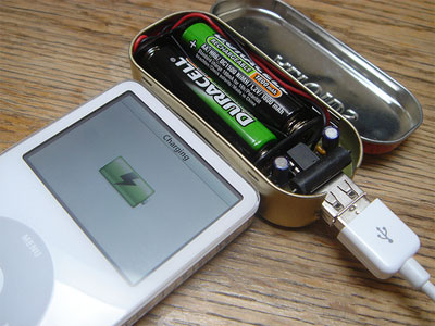 Cargador de gadgets a pilas Foto Cargador de gadgets a pilas